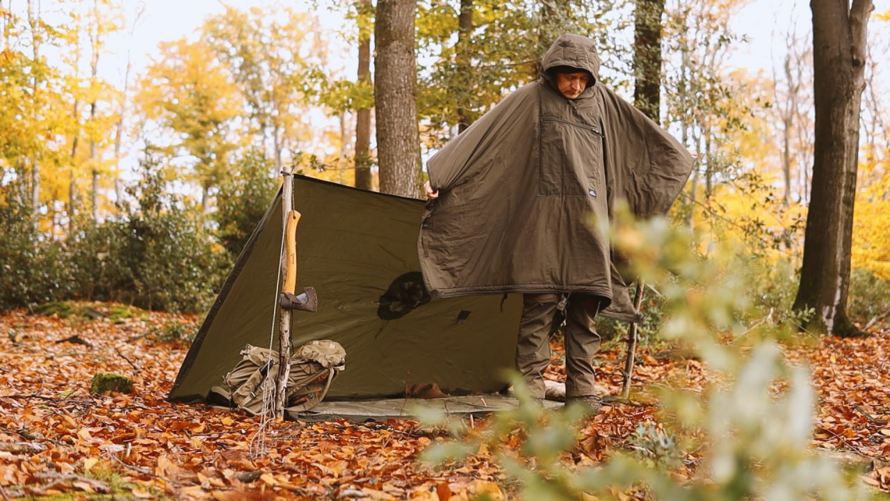Herbstliches Tarp-Camp mit Helikon-Tex im Wald