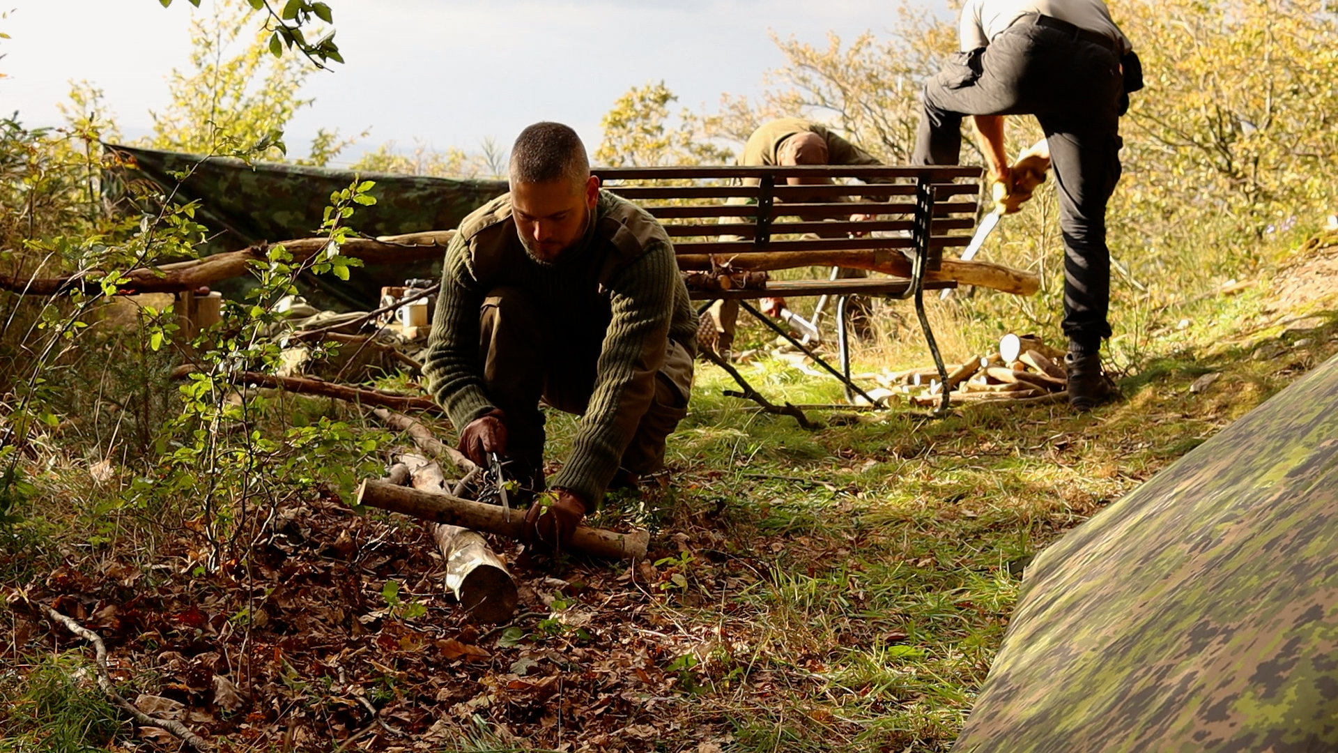 Holzvorbereitung mit der Terävä Skrama beim Bushcraft-Overnighter in der Hocheifel