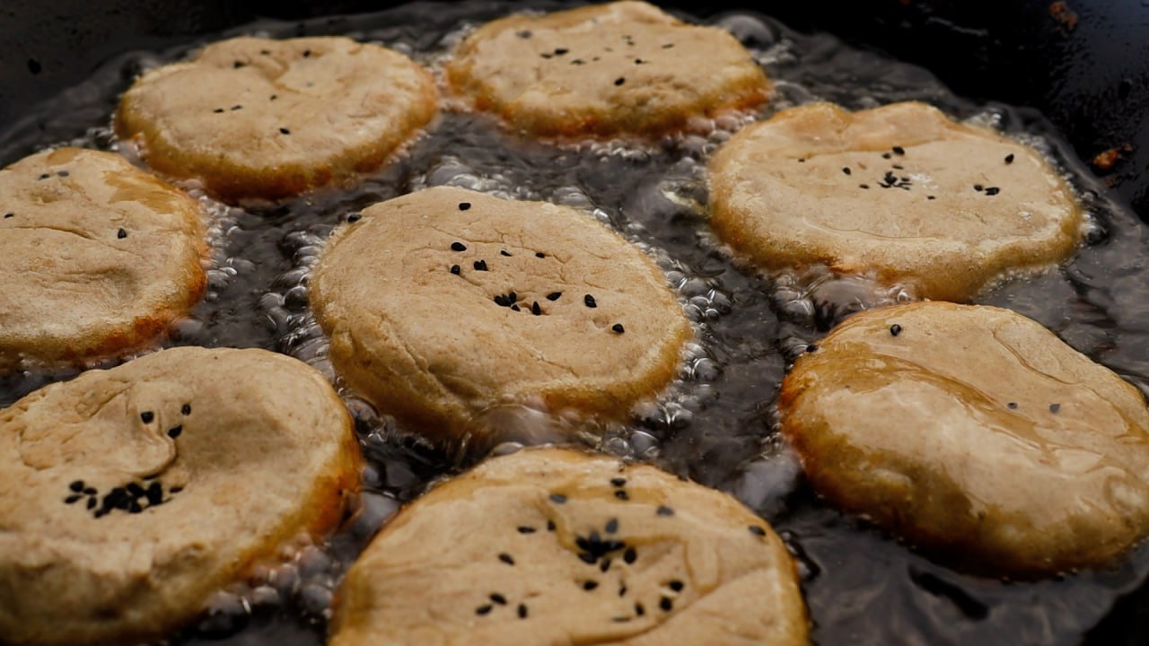 Fladenbrot – In der Pfanne – Bushcraft-Treffen in Hessen: Lagerfeuer, Gemeinschaft und