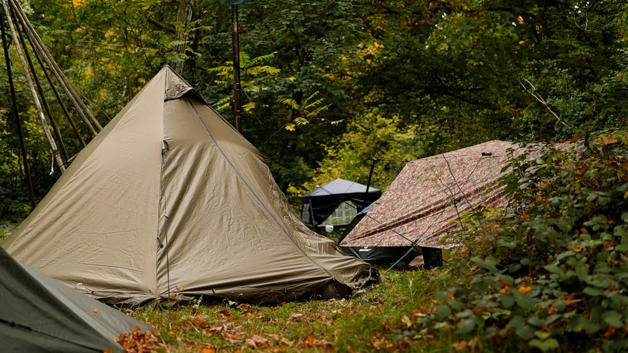 Die Zelte – Das Lavvu – Bushcraft-Treffen in Hessen: Lagerfeuer, Gemeinschaft und