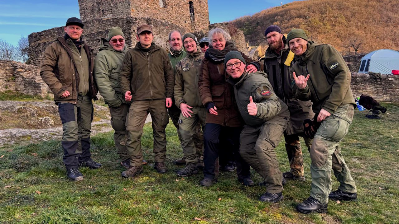 Die Gruppe versammelt – Winterlager auf der Schmidtburg: Übernachtung in der Ruine