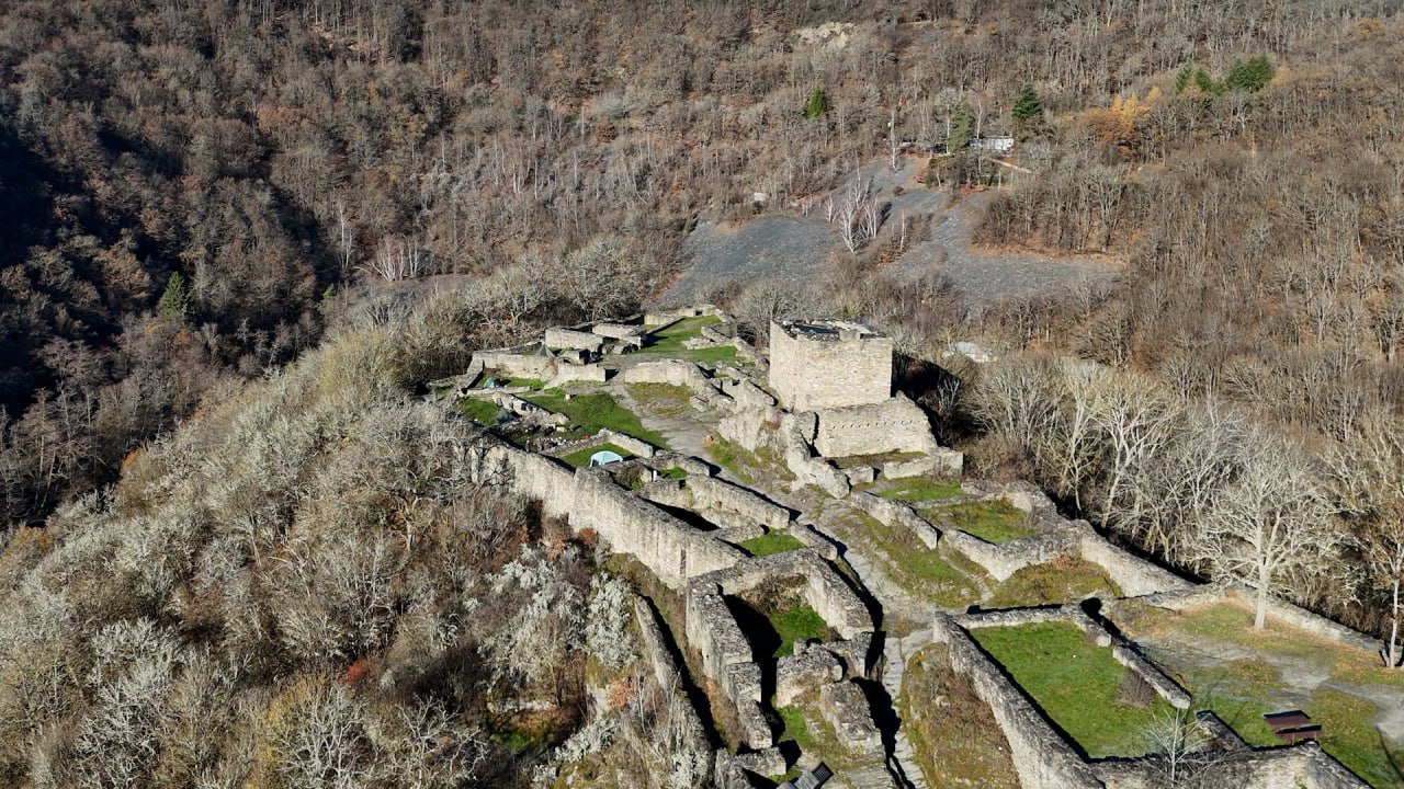Die Burgruine – Luftaufnahme – Winterlager auf der Schmidtburg: Übernachtung in der Ruine
