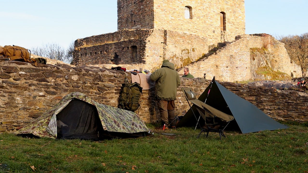 Die Zelte – An der Burgmauer – Winterlager auf der Schmidtburg: Übernachtung in der Ruine