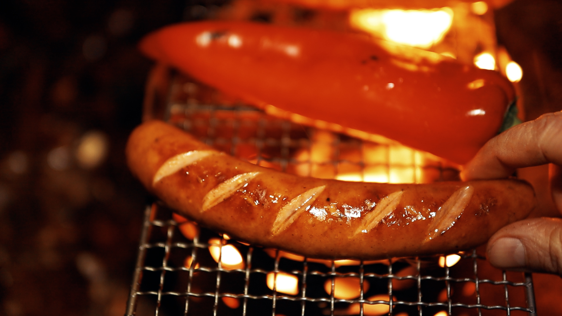 Würstchen und Baked Beans grillen auf dem X-Fire 19 Feuerkorb