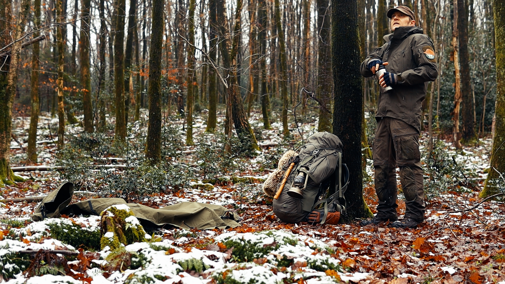 Der Rucksack – Allein im Winterwald — Canvas-Poncho und schwedisches M40