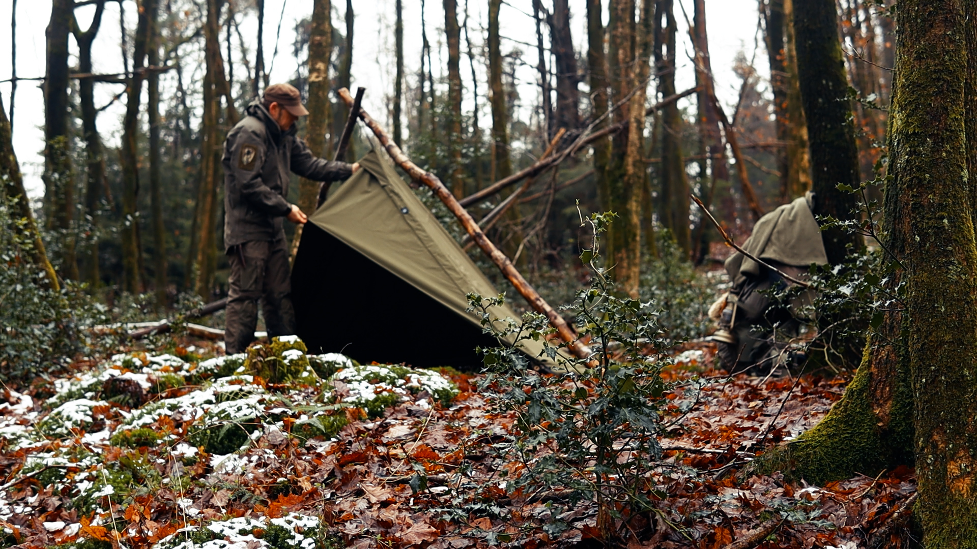 Das Shelter – Allein im Winterwald — Canvas-Poncho und schwedisches M40