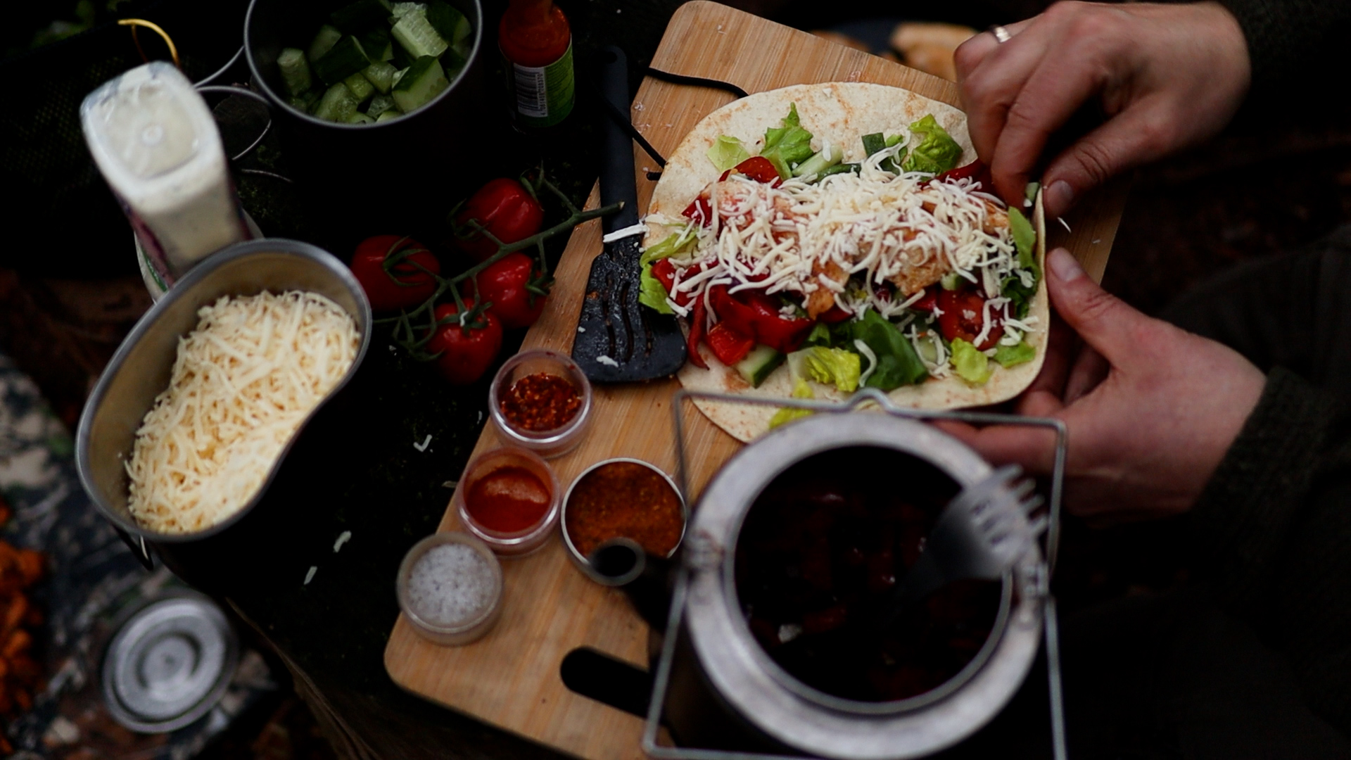 Wrap Belegen – Wild Campen mit Freunden – Wraps, Pilze sammeln und Wasser