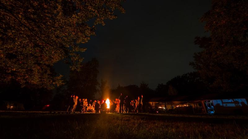 Die Gruppe am Lagerfeuer