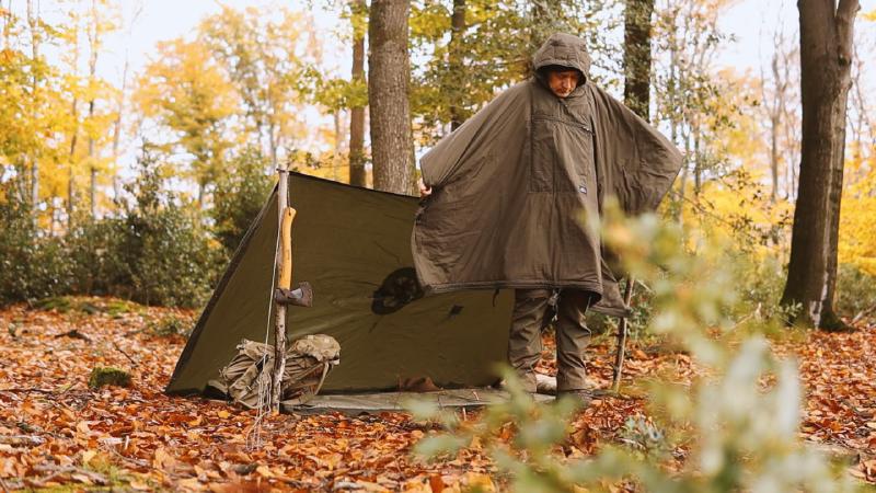 Herbstliches Tarp-Camp mit Helikon-Tex im Wald